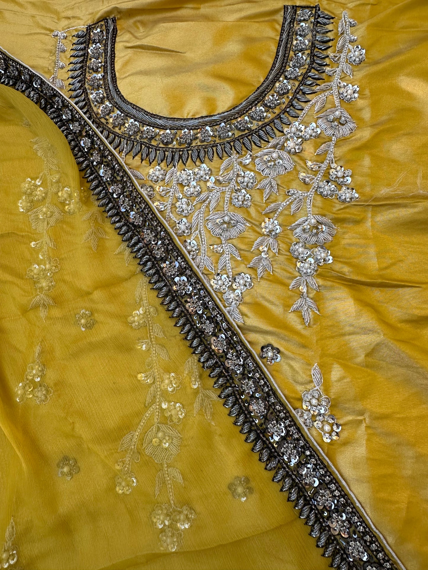 Sunehri taar