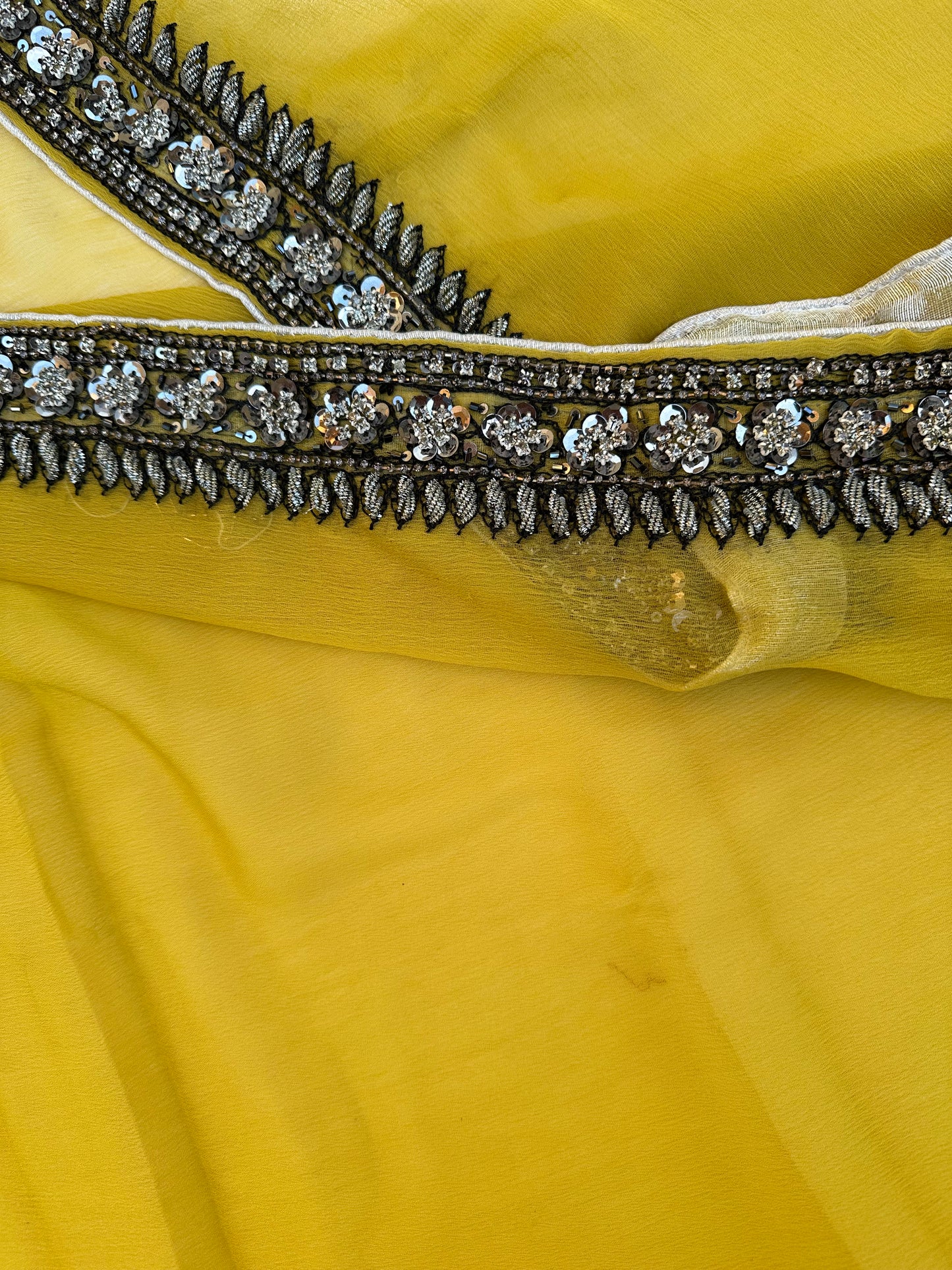 Sunehri taar